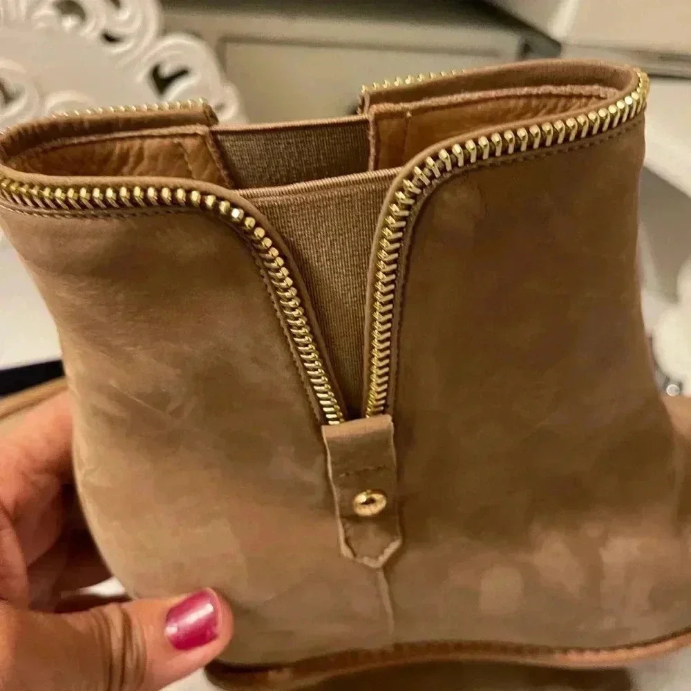 Sturt Weitzman  tan color suede leather booties come with box - Picture 4 of 15